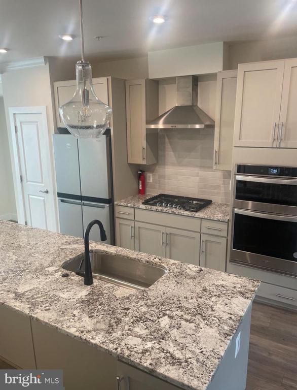 2228 S Glebe Rd, Arlington, VA 22207