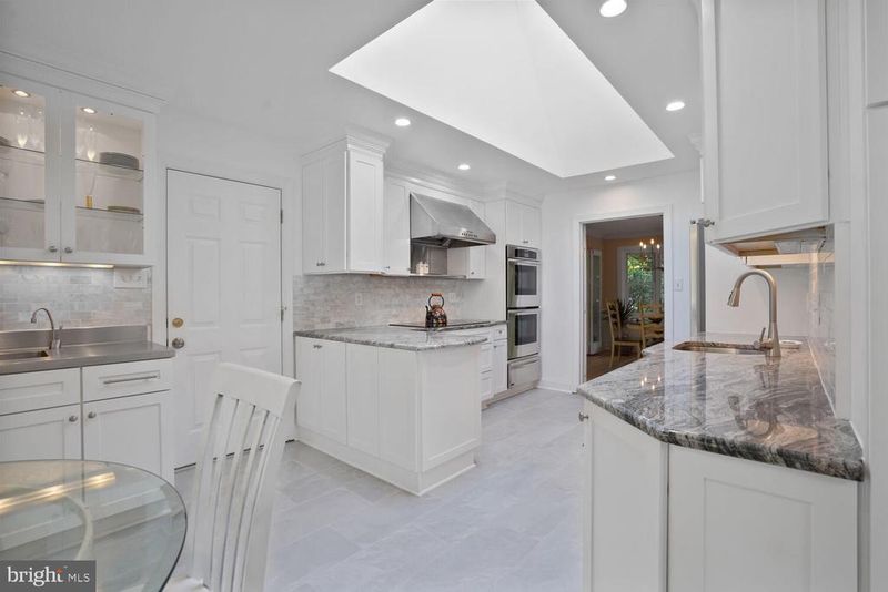 2615 E Meredith Dr, Vienna, VA 22181