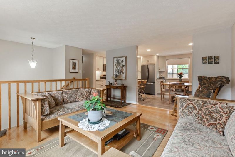 9810 Brightlea Dr, Vienna, VA 22181
