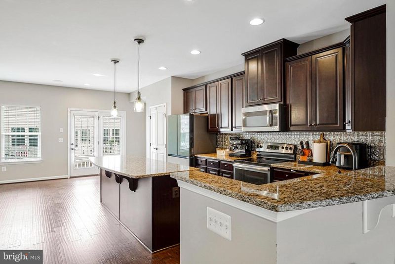 7109 Santa Cruz Pl, Gainesville, VA 20155
