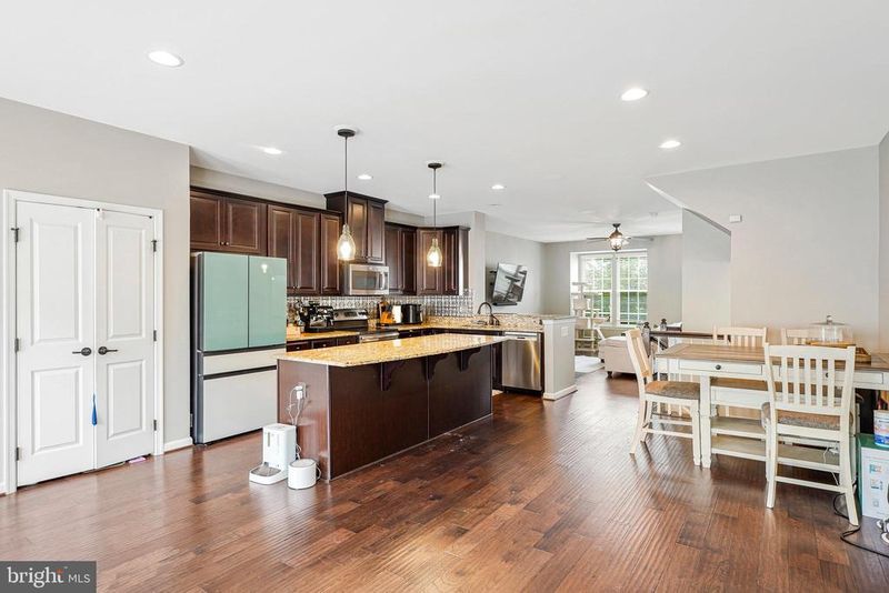 7109 Santa Cruz Pl, Gainesville, VA 20155