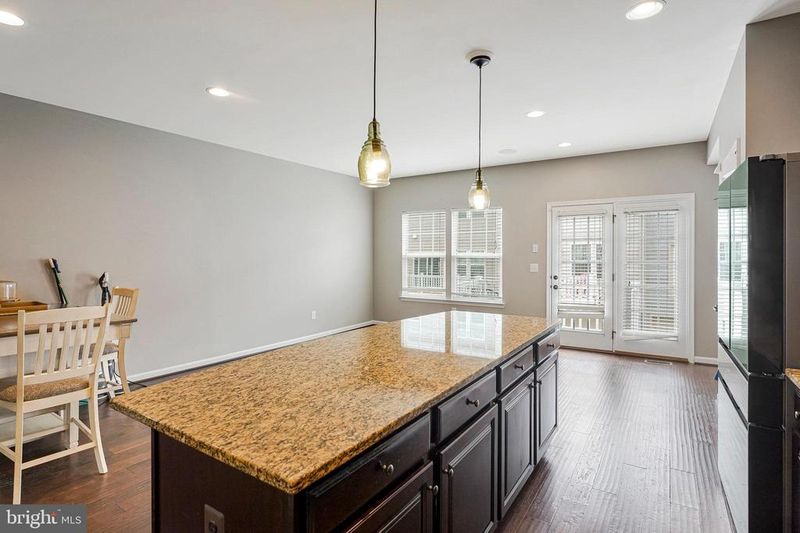 7109 Santa Cruz Pl, Gainesville, VA 20155