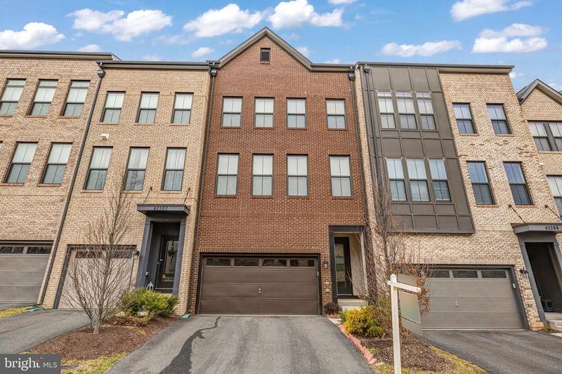 42282 Crawford Ter, Ashburn, VA 20148