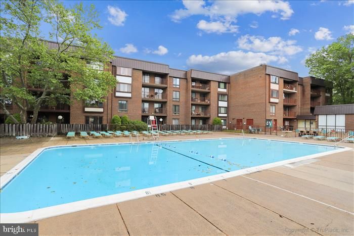 126 Roberts Ln #101, Alexandria, VA 22314