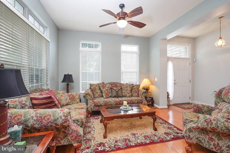 7512 Lindberg Dr, Alexandria, VA 22306