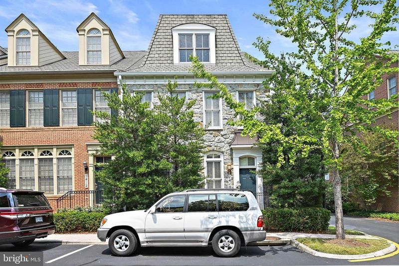 1410 Harvest Crossing Dr, Mclean, VA 22101