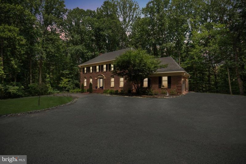 5504 W Ridge View Dr, Fairfax, VA 22030