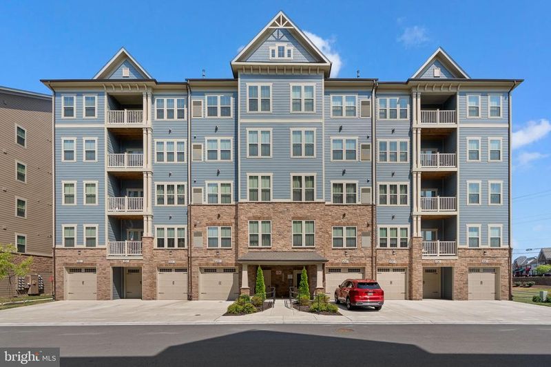 3520 Starlight St #302, Frederick, MD 21704