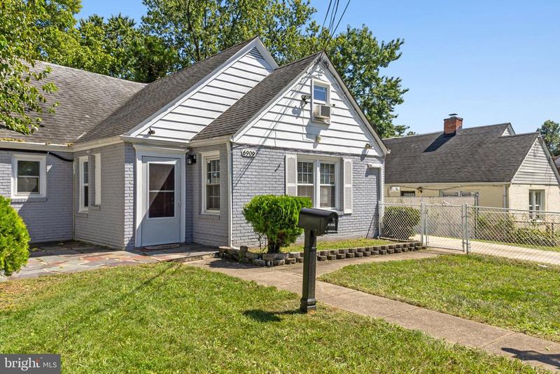 6909 Standish Dr, Hyattsville, MD 20784