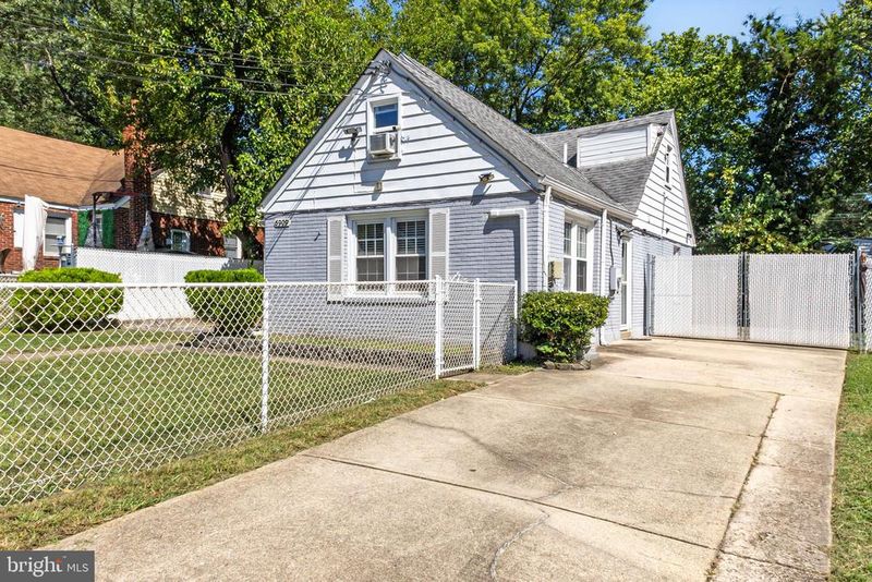 6909 Standish Dr, Hyattsville, MD 20784