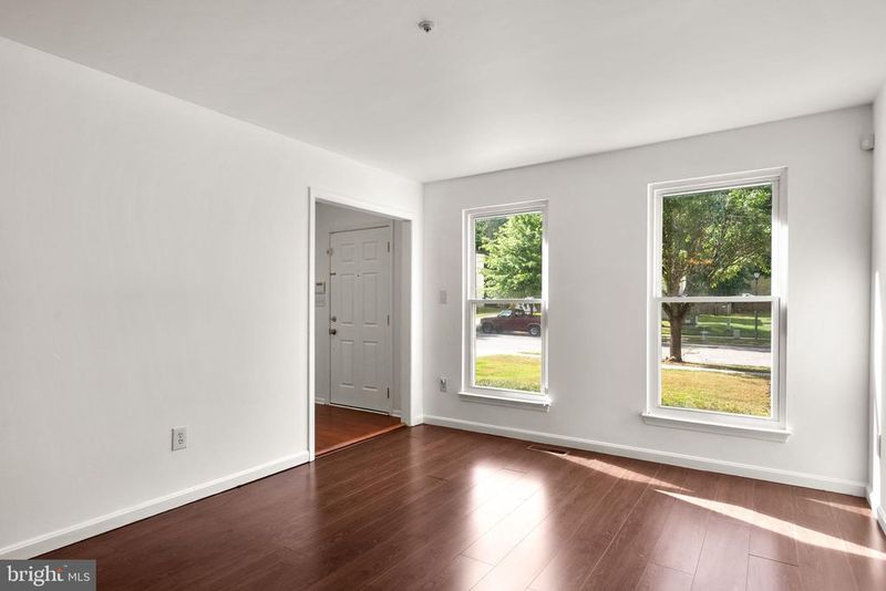 9902 Fox Run Dr, Clinton, MD 20735