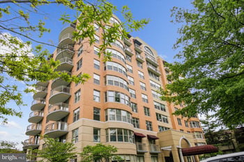 5000 Battery Ln #202, Bethesda, MD 20814
