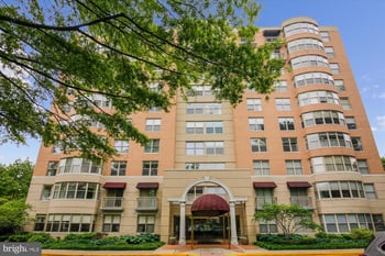 5000 Battery Ln #202, Bethesda, MD 20814