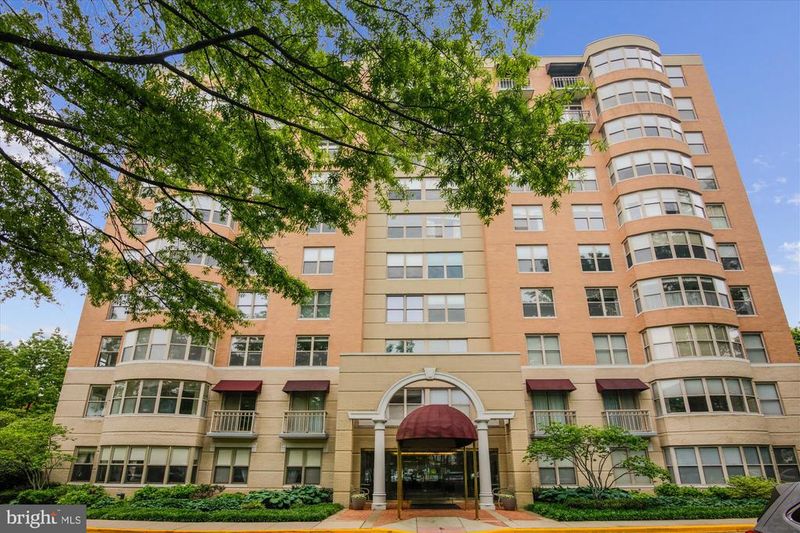 5000 Battery Ln #202, Bethesda, MD 20814