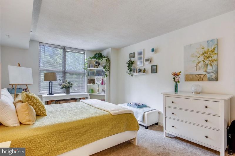5000 Battery Ln #202, Bethesda, MD 20814