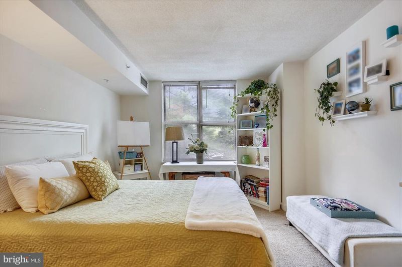 5000 Battery Ln #202, Bethesda, MD 20814