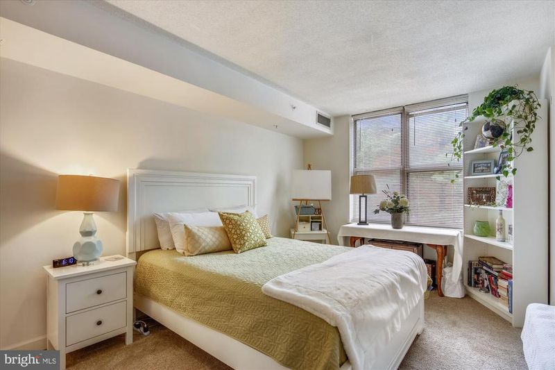 5000 Battery Ln #202, Bethesda, MD 20814