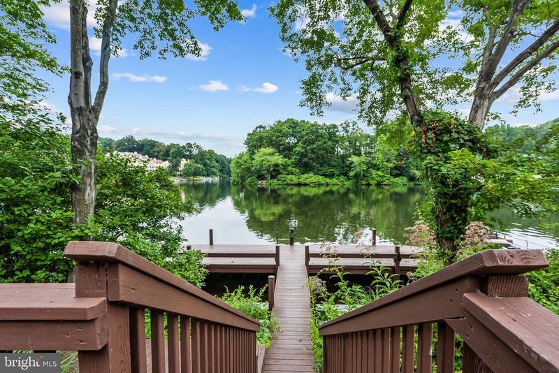 11019 Thrush Ridge Rd, Reston, VA 20191