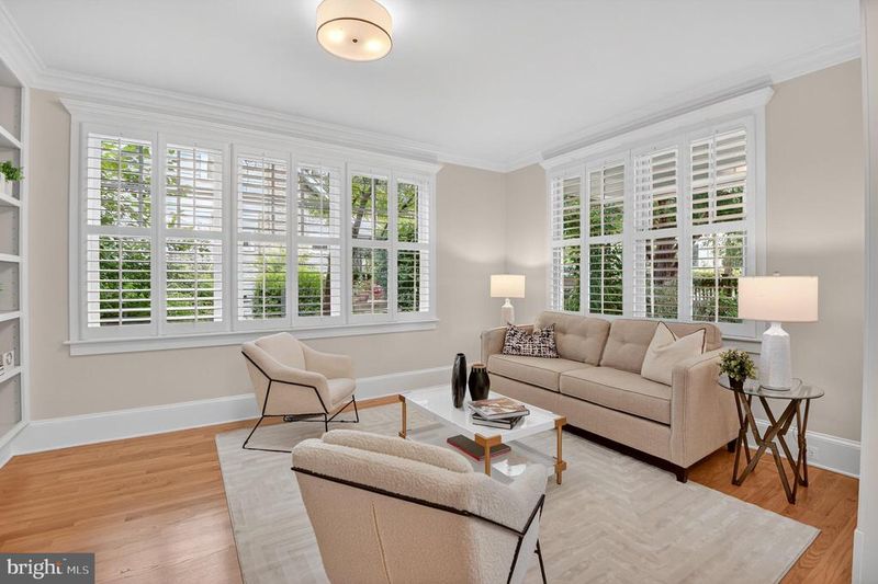6412 Ridge Dr, Bethesda, MD 20816