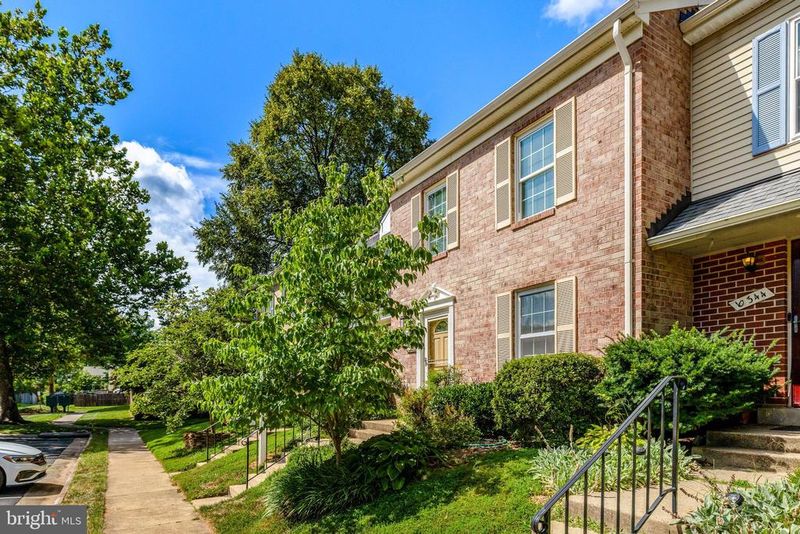 10346 Granite Creek Ln, Oakton, VA 22124