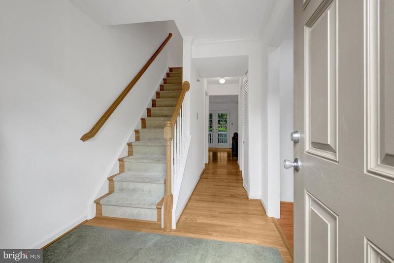 10346 Granite Creek Ln, Oakton, VA 22124