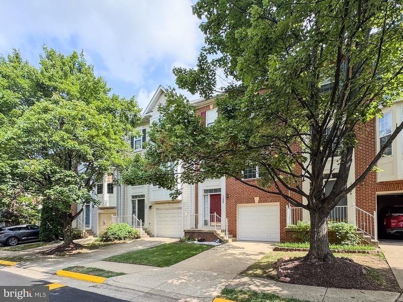 11438 Abner Ave, Fairfax, VA 22030