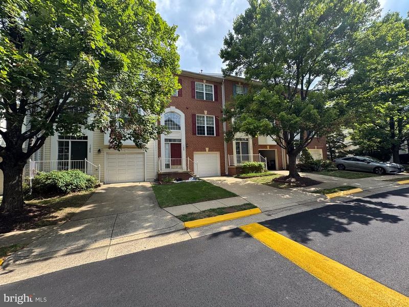 11438 Abner Ave, Fairfax, VA 22030
