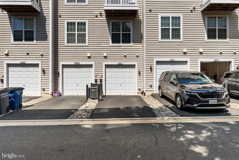 43841 Centergate Dr, Ashburn, VA 20148