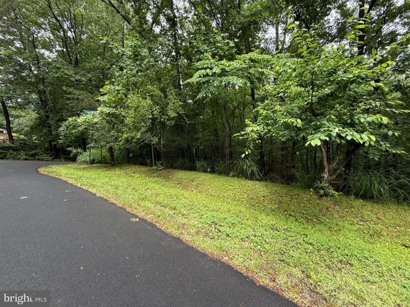 2704 Chariton St, Oakton, VA 22124