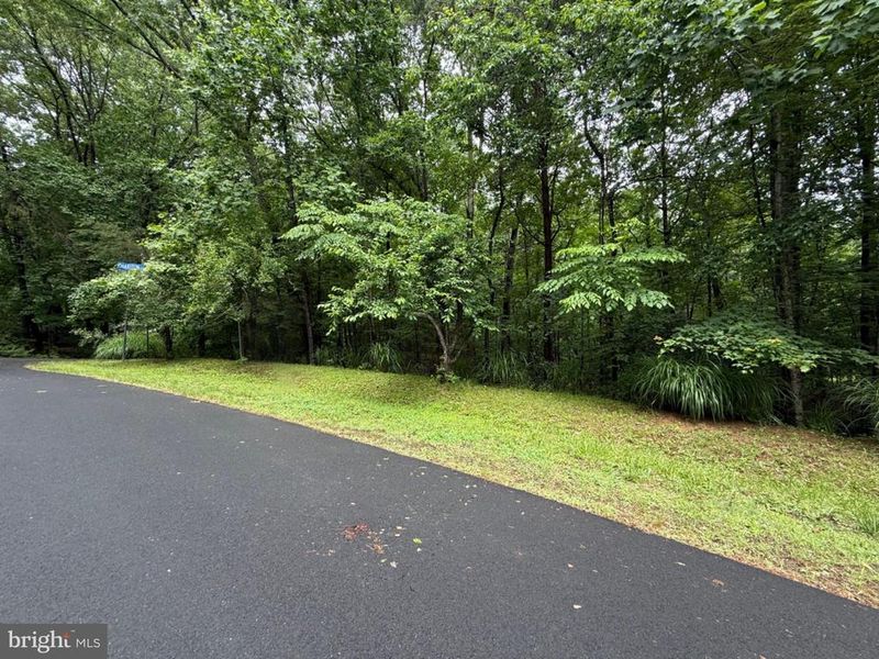 2704 Chariton St, Oakton, VA 22124