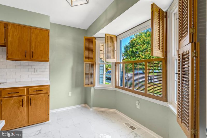12931 Ridgemist Ln, Fairfax, VA 22033