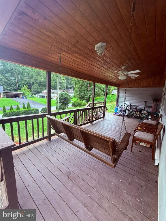18318 Sharon Rd, Triangle, VA 22172