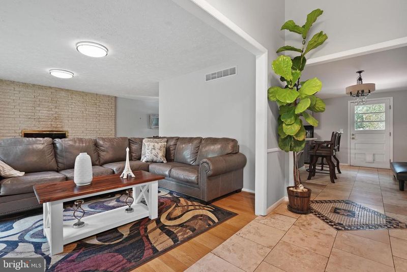 5400 Woodlyn Ct, Frederick, MD 21703