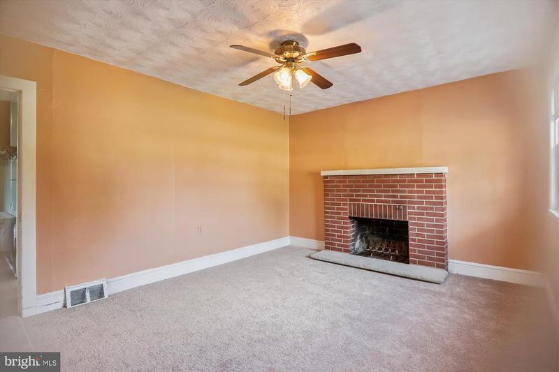 7001 Presley Rd, Lanham, MD 20706