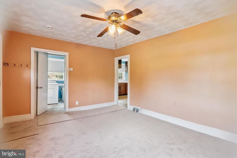 7001 Presley Rd, Lanham, MD 20706