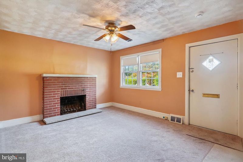 7001 Presley Rd, Lanham, MD 20706