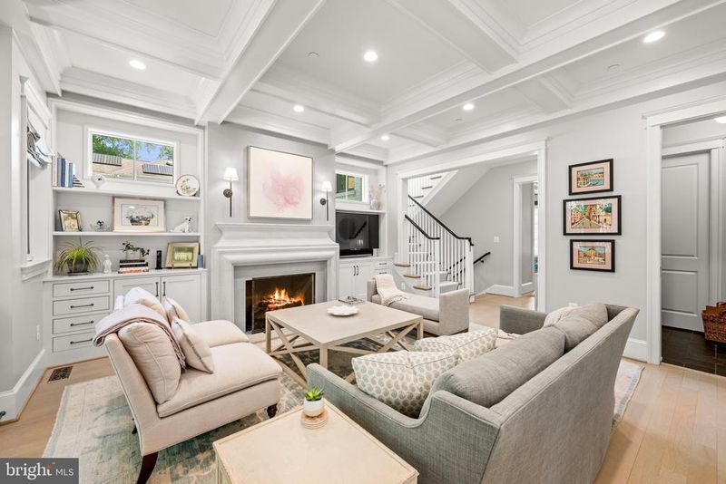 4523 Cheltenham Dr, Bethesda, MD 20814