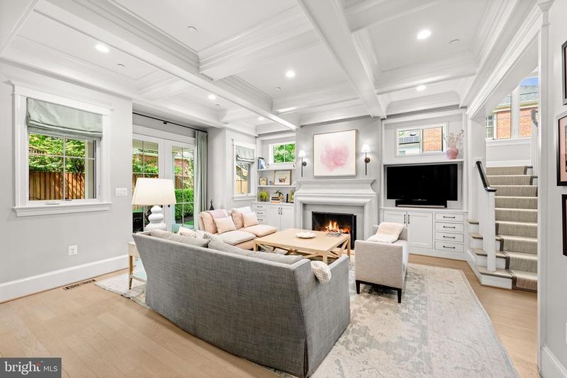 4523 Cheltenham Dr, Bethesda, MD 20814