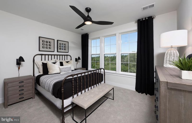 5800 Moonstone Way #202, Haymarket, VA 20169