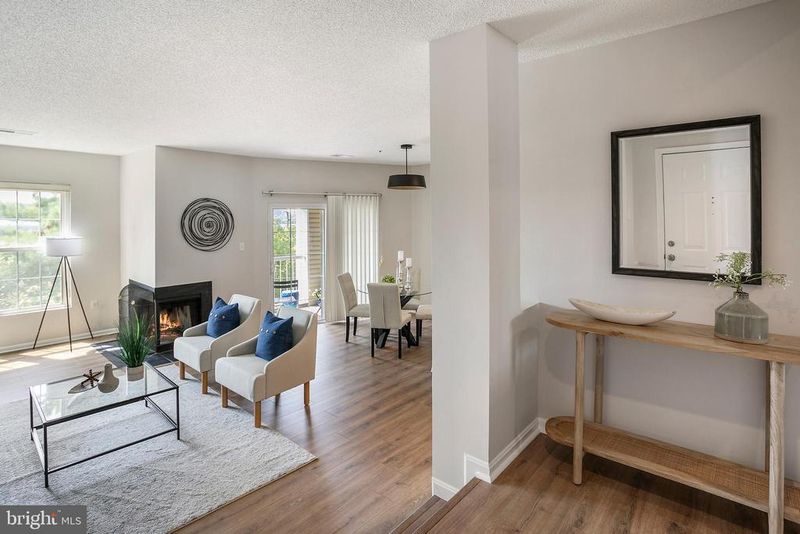 247 S Pickett St #301, Alexandria, VA 22304