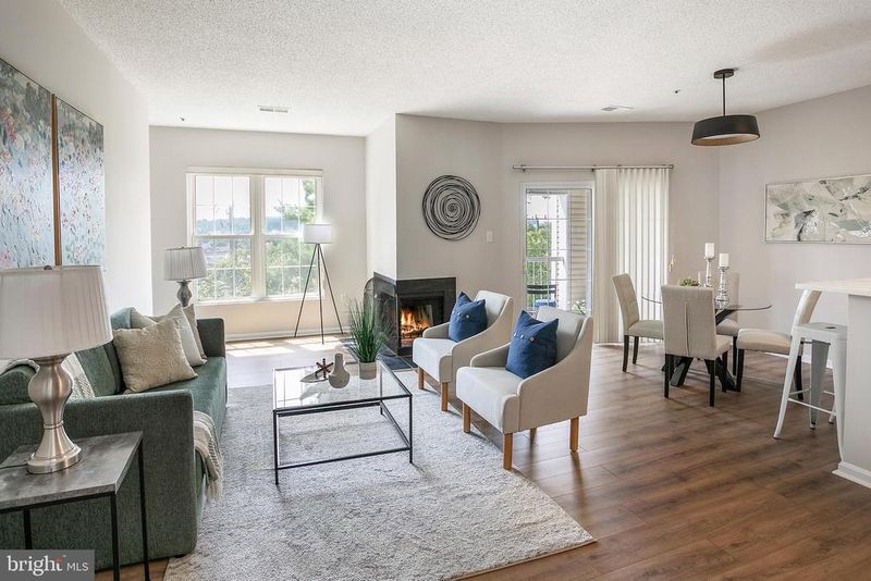 247 S Pickett St #301, Alexandria, VA 22304