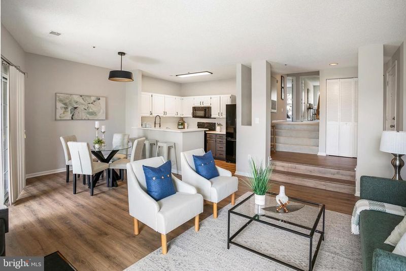 247 S Pickett St #301, Alexandria, VA 22304