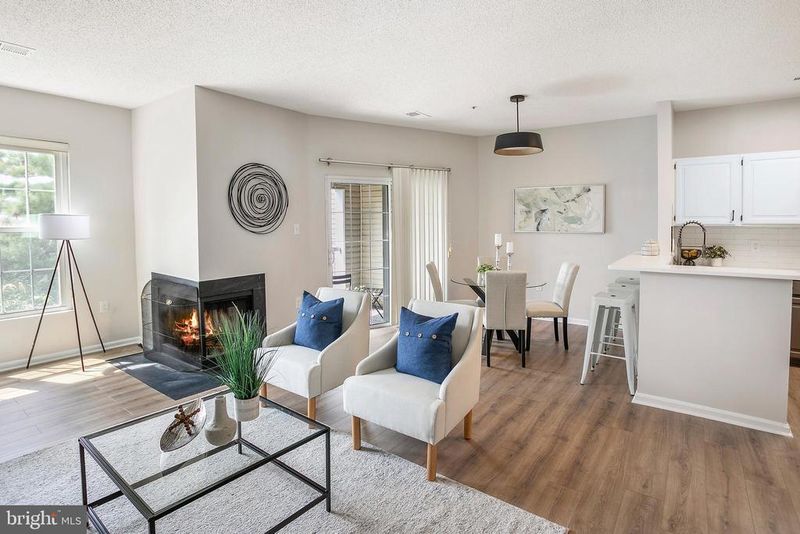 247 S Pickett St #301, Alexandria, VA 22304