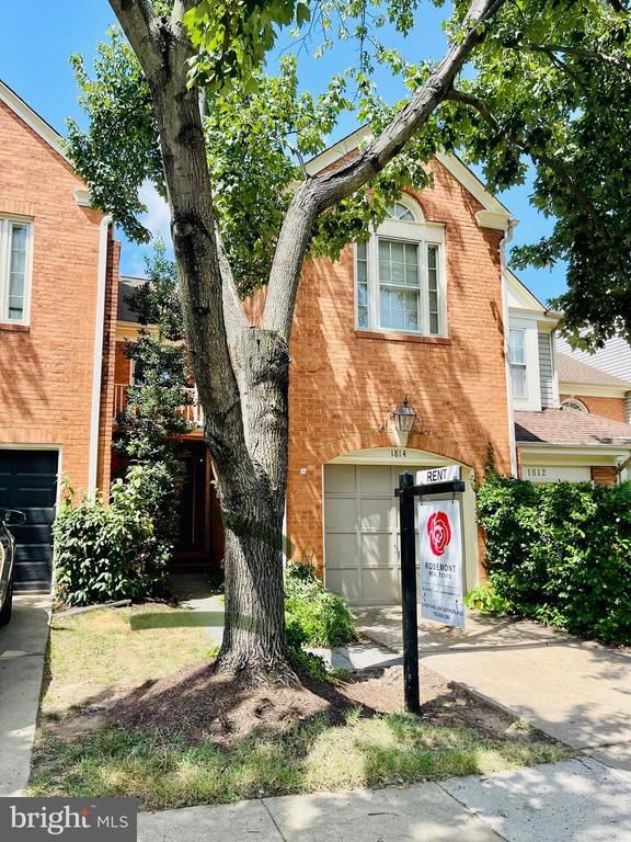 1814 Duffield Ln, Alexandria, VA 22307