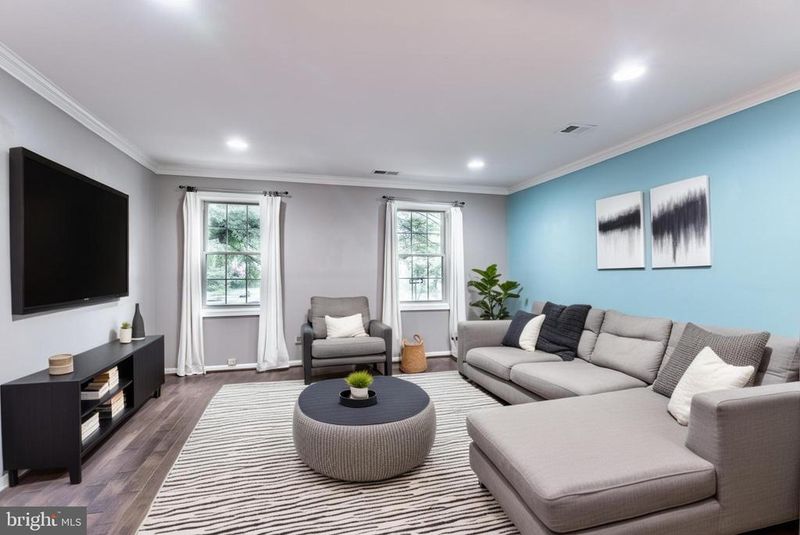 1413 E Abingdon Dr #1, Alexandria, VA 22314