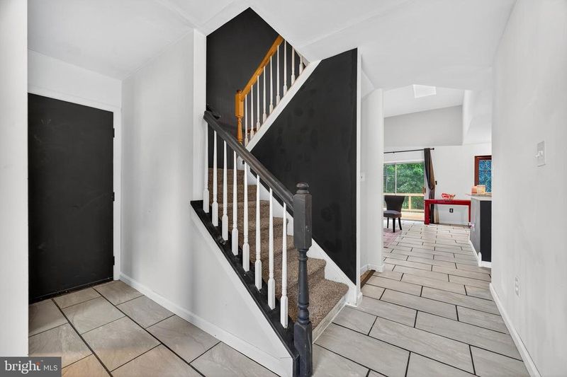 902 Old River Way Ct, Sterling, VA 20164