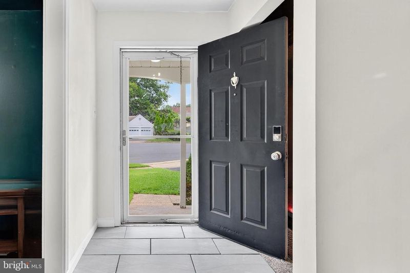902 Old River Way Ct, Sterling, VA 20164