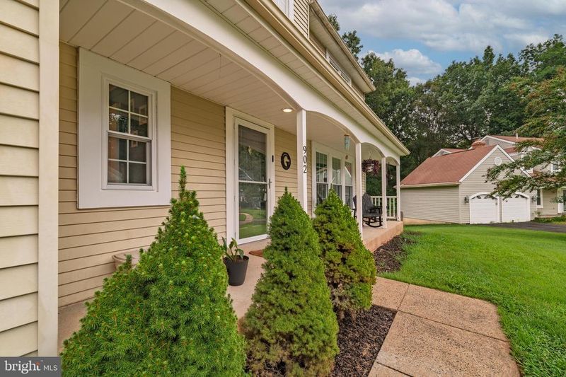 902 Old River Way Ct, Sterling, VA 20164