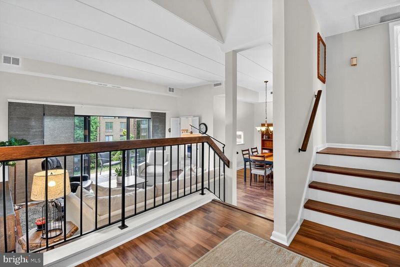 126 Roberts Ln #101, Alexandria, VA 22314