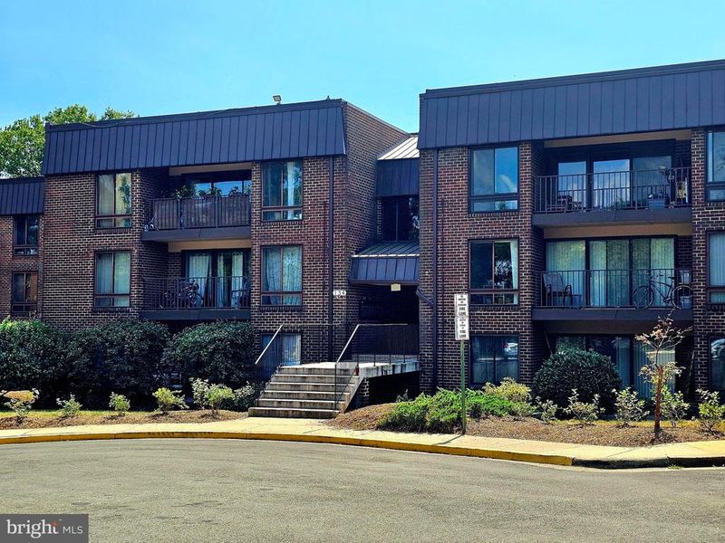 126 Roberts Ln #101, Alexandria, VA 22314